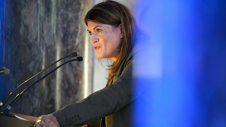 Claudia Stamm will als Partei-unabhängige Kandidatin Würzburger Oberbürgermeisterin werden. Die notwendigen Unterschriften hat sie inzwischen eingeholt. Claudia Stamm will als Partei-unabhängige Kandidatin Würzburger Oberbürgermeisterin werden. Die notwendigen Unterschriften hat sie inzwischen eingeholt.