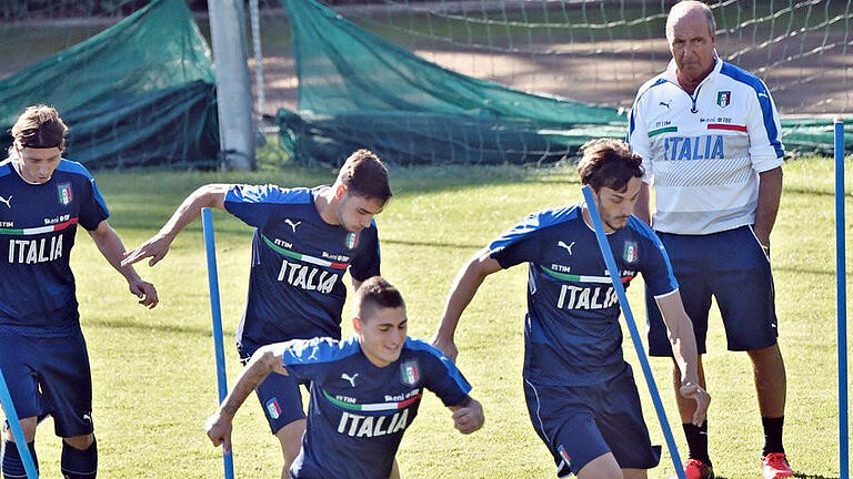 Vorbereitung       -  Giampiero Ventura bereitet Italien auf den gestürzten Europameister vor. Foto: Maurizio Degl'Innocenti