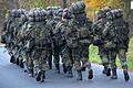 Bei einer Ausbildung sind bei einem Marsch mit Gepäck der Infanterieschule Hammelburg drei Soldaten zusammengebrochen       -  In Hammelburg stationierte Soldaten beim Marsch mit Gepäck.