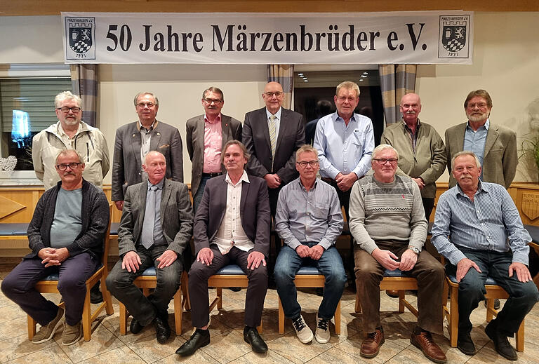 Die Märzenbrüder im Jubiläumsjahr (hinten links) Anton Ganter, Bernhard Ruß, Paul Hümmer, Günther Schneider, Heinz Ellmann, Emil Moser, Bernhard Zellmann (vorne links) Roland Mahr, Manfred Wittig, Jürgen Klauer, Roland Klauer, Josef Heurung und Arthur Pfaff.