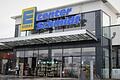 Eigentlich heißt der E-Center Schmidt in Ochsenfurt nun Spangenberg. Doch der Schriftzug über dem Eingang soll laut Inhaber bleiben.