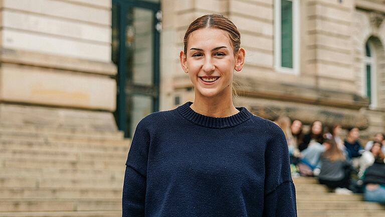 Amelie Holzer (1. Semester) wohnt alleine in Zellerau. Amelie Holzer (1. Semester) wohnt alleine in Zellerau.