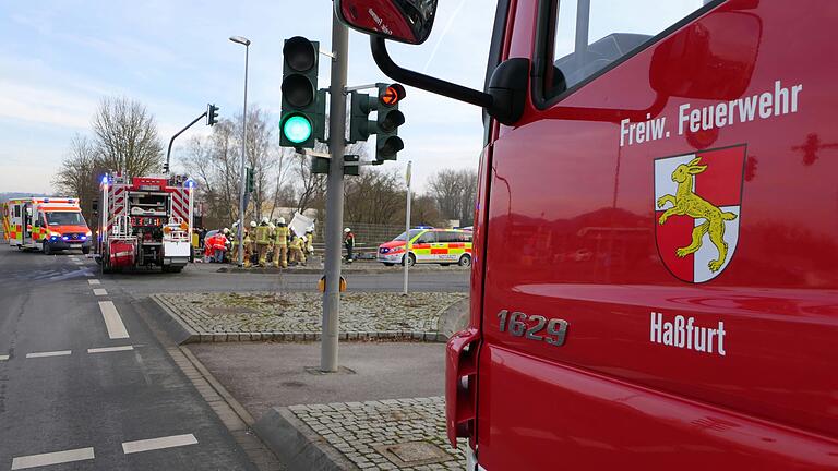 Am Mittwoch hatte die Feuerwehr Haßfurt bereits in den frühen Morgenstunden einen etwas kuriosen Einsatz. Das Foto entstand dagegen am Nachmittag, als es tatsächlich zu einem Unfall kam. Am Mittwoch hatte die Feuerwehr Haßfurt bereits in den frühen Morgenstunden einen etwas kuriosen Einsatz. Das Foto entstand dagegen am Nachmittag, als es tatsächlich zu einem Unfall kam.