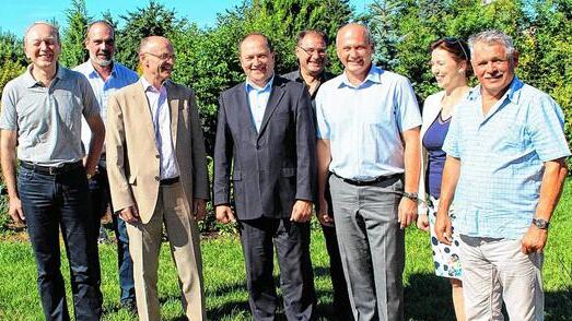 Nach der Aussprache über die künftige Zusammenarbeit trafen sich die Beteiligten bei der Stadt Klobuck (von links): Horst Hofmann, Burkard Werner (beide Landratsamt Haßberge), Landrat Wilhelm Schneider, Landrat Henryk Kiepura, Kreis Klobuck, Thomas Stelzer, Direktor der Bundesagentur für Arbeit Schweinfurt, Maciej Biernacki, stellvertretender Landrat Klobuck, Sylwia Tronina, Sekretärin des Kreises, Krzysztof Nowak, Vorsitzender des Kreistages Klobuck.