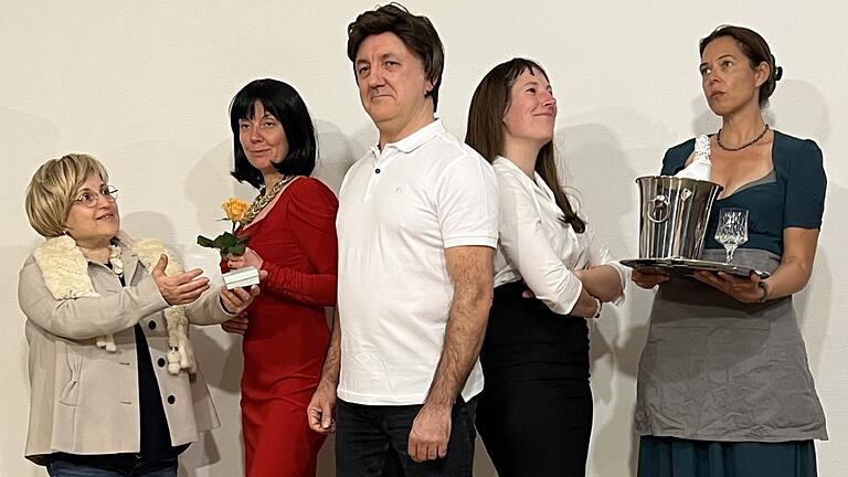 Clara Astorino (von links), Mirjam Paradiso, Aldo Paradiso, Annika Semmler und&nbsp; Sandra Ellena bilden das Ensemble des teatro in cerca. Ab dem 10. Februar zeigen sie das italienische Stück 'Il Locandiera'.