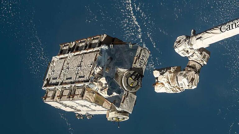 KINA - Teile von Raumstation schlagen vielleicht auf Erde ein.jpeg       -  Trümmerteile in Form eines alten Batteriepakets der ISS könnten in den nächsten Tage die Erde treffen. Eine Gefahr für Deutschland besteht jedoch nicht.