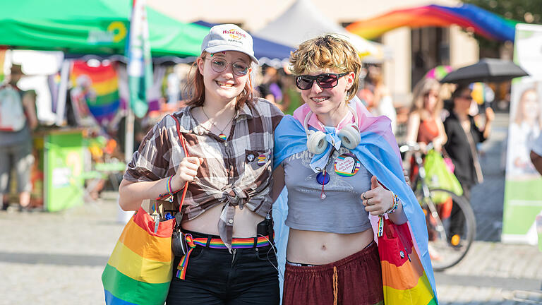 Der Verein Queeres UFO e.V. organisierte ein Pride-Wochenende. Das 'Fest der Vielfalt' fand am Samstag 20.07.24 am Marktplatz von Schweinfurt statt.