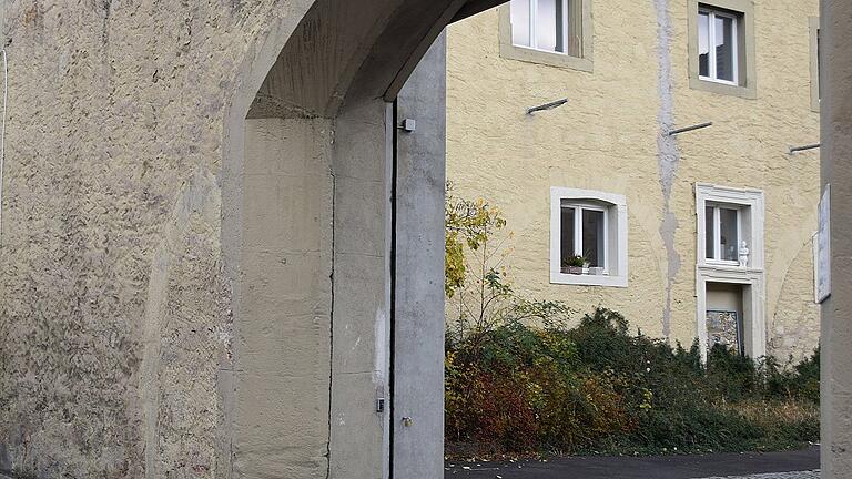 Blick in den Hof: In der Alten Amtskellerei in Bad Neustadt soll ein kulturelles Zentrum entstehen.