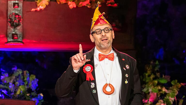 Noch im Januar stand Bernd Kleinschnitz bei der 'Närrischen Weinprobe' als Büttenredner auf der Bühne. Jetzt setzt sich der Greußenheimer für eine coronakonforme fünfte Jahreszeit ein. Noch im Januar stand Bernd Kleinschnitz bei der 'Närrischen Weinprobe' als Büttenredner auf der Bühne. Jetzt setzt sich der Greußenheimer für eine coronakonforme fünfte Jahreszeit ein.
