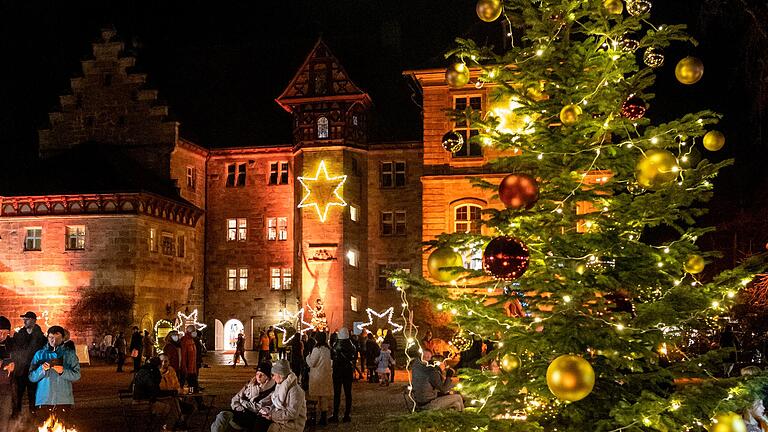 Für die Winterszeit wird das Areal auf Schloss Eyrichshof weihnachtlich dekoriert, wie auf diesem Archivbild.