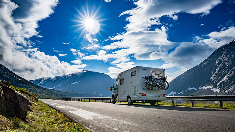 Family vacation travel RV, holiday trip in motorhome       -  Heimaturlaub in Franken: Für einen erholsamen Urlaub mit dem Wohnmobil muss man nicht weit reisen.