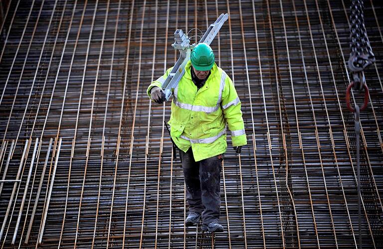 Die weltweiten Krisen wirken sich auch aufs Baugewerbe aus. Aufträge werden storniert. Die Unternehmen rechnen auch weiter mit einer negativen Entwicklung. Die weltweiten Krisen wirken sich auch aufs Baugewerbe aus. Aufträge werden storniert. Die Unternehmen rechnen auch weiter mit einer negativen Entwicklung.