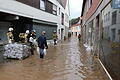 Gegen so eine Naturgewalt kann man wenig machen, sagt der Zeiler Bürgermeister Thomas Stadelmann: Teile der Zeiler Altstadt stehen unter Wasser. Hier ist die Altach über ihre Ufer getreten.