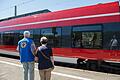 Mit der Bahnhofsmission auf Tour: Seit sechs Jahren bietet die Bahnhofsmission in Schweinfurt Reisebegleitung für hilfsbedürftige Menschen in den Nahverkehrszügen der DB Regio-Mainfranken und der Erfurter Bahn im Umkreis von 100 Kilometer an. Die blinde Ingeborg Pusch aus Haßfurt nutzt diesen Service, um ihre Schwester in Ochsenfurt zu besuchen.