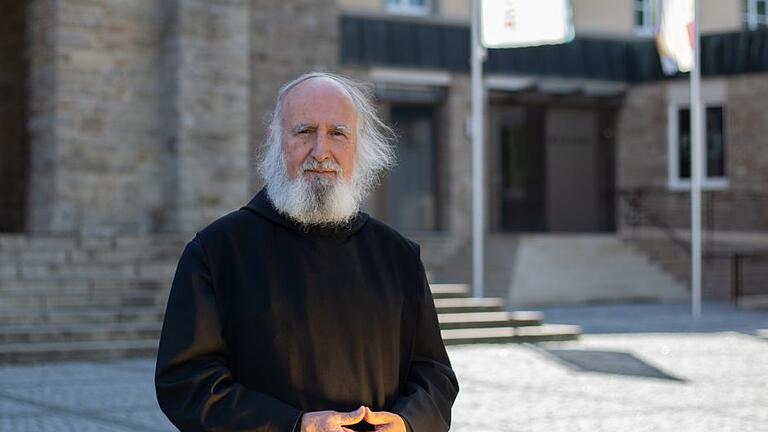 Ab Oktober wird es auf dem Instagramkanal von Pater Anselm Grün von der Abtei Münsterschwarzach monatlich eine besondere Themenwoche geben.