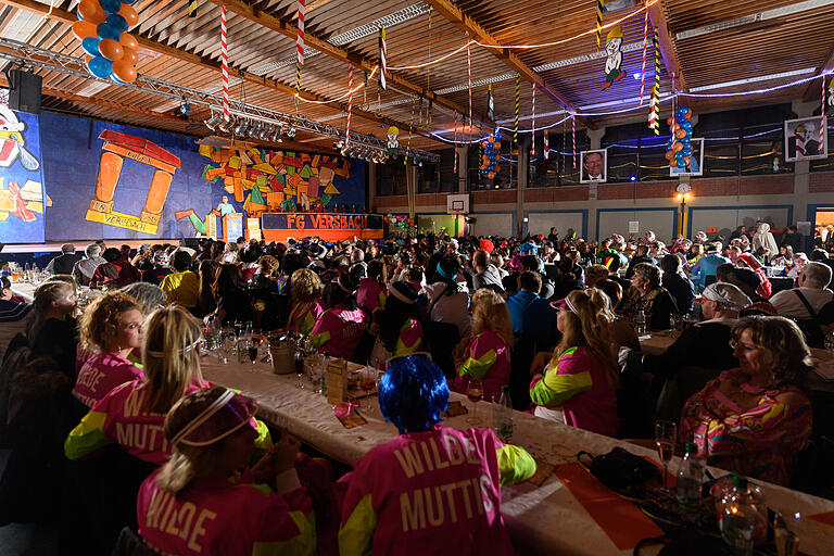 Die großen Gala-Prunksitzungen der Faschingsgesellschaft Versbach in der Pleichachtalhalle in Versbach sind immer sehr gut besucht.