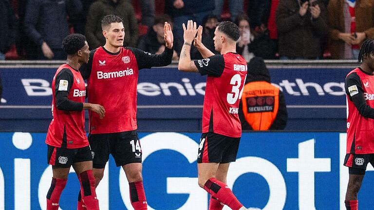 Bayer Leverkusen - SC Freiburg       -  Die Leverkusener freuen sich über den Heimsieg gegen Freiburg.