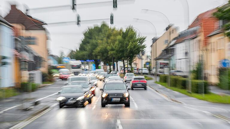 Zu den Stoßzeiten kommt es an verschiedenen Stellen in Schweinfurt derzeit zu Staus im Straßenverkehr in Schweinfurt.