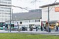 Von der geplanten modernen Mobilitätsdrehscheibe derzeit noch weit entfernt: Platz vor dem Würzburger Hauptbahnhof.