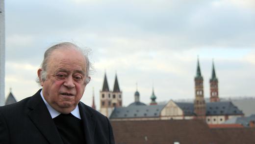 Paul-Werner Scheele wird 85       -  Er stand von 1979 bis 2003 an der Spitze des Bistums Würzburg. Er hat Humor, liebt Musik, mag Fußball, schreibt Bücher - und er ist ein großer Denker: Am Samstag, 6. März, wird Paul-Werner Scheele 85 Jahre alt.