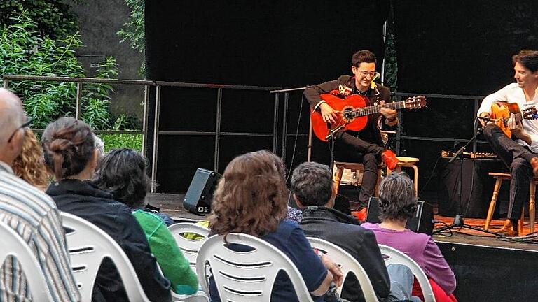 Café del Mundo gab das Abschlusskonzert zu den drei Kulturtagen im Kirchschönbacher Schlosspark. Café del Mundo gab das Abschlusskonzert zu den drei Kulturtagen im Kirchschönbacher Schlosspark.