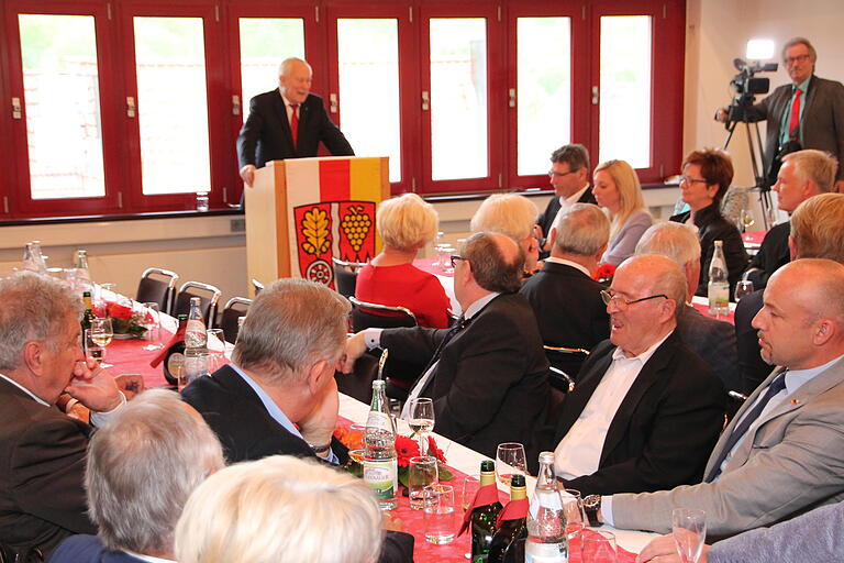 Armin Grein am Rednerpult beim Landkreisempfang zu seinen Ehren.