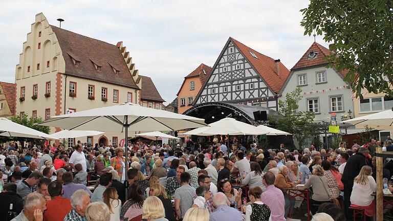 Für die Organisation von städtischen Veranstaltungen und Events, wie zum Beispiel das Marktplatzweinfest, verstärkt sich die Stadt personell.