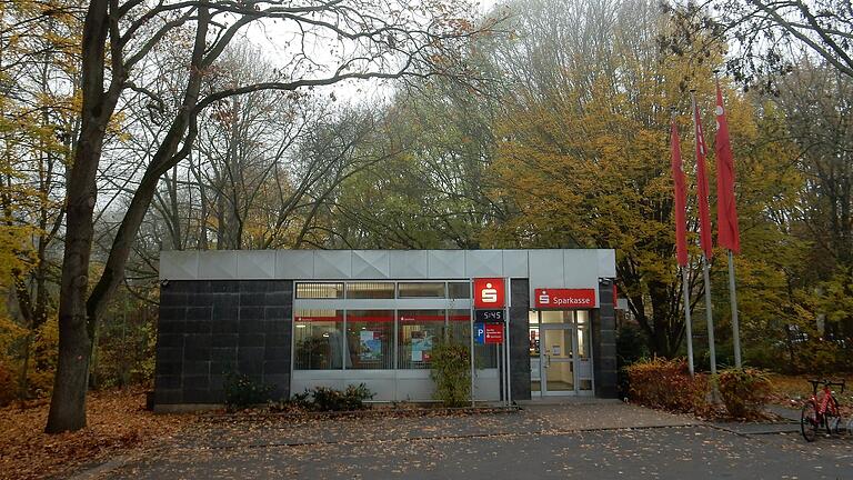 Das abgerissene Gebäude der Sparkasse Am Gottesberg in Schweinfurt. In der ersten Maiwoche sollen die Bauarbeiten beginnen. Das abgerissene Gebäude der Sparkasse Am Gottesberg in Schweinfurt. In der ersten Maiwoche sollen die Bauarbeiten beginnen.