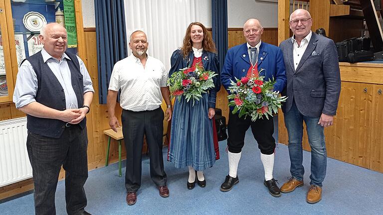 Auf dem Foto sind Erwin Kruczek, Bernhard Friedl, Katharina Eimer, Stefan Wolf, Elmar Straub (es fehlen Teresa Kopietz und Michael Baumgart).