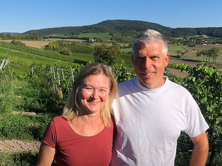 Anita und Martin Barthel aus Wohnau setzen auf biologischen Weinanbau. Sie verzichten sogar auf Bewässerung.