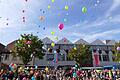 Die Haßfurter Kindergarten- und Grundschulkinder liesen hunderte Luftballons in den Himmel steigen.