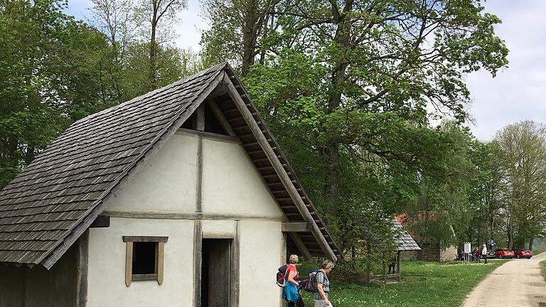 Das Oppidum bei Finsterlohr war eine Stadt der Kelten. In dem Freilichtmuseum sind Gebäude dieses Volkes zu sehen sowie ...