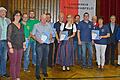 Ehrungen standen bei der Kreisversammlung des Nordbayerischen Musikbundes in der Mehrzweckhalle in Hendungen auf dem Programm. Mit Urkunden wurden Vereine für 50 Jährige Mitgliedschaft (vordere Reihe) und 40 Jahre (hintere Reihe) ausgezeichnet. Unser Bild zeigt die Geehrten mit (von links) dem NBMB-Bezirksvorsitzenden Max Mages, der Kreisvorsitzenden Renate Haag sowie dem stellvertretenden Kreisvorsitzenden Friedhelm Landgraf (Zweiter von rechts).