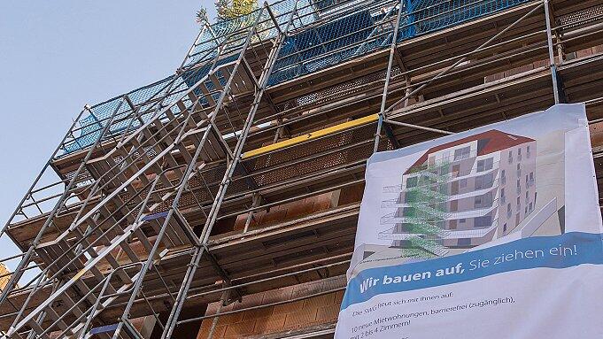 Richtfest in der Ludwigstraße 11 &ndash; mit besten Wünschen vom Zimmermann.