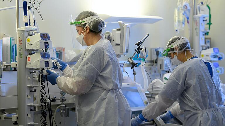 Bundesweit werden Pflegekräfte nach wie vor dringend gesucht und von den Kliniken teilweise heftig umworben (Symbolbild). Bundesweit werden Pflegekräfte nach wie vor dringend gesucht und von den Kliniken teilweise heftig umworben (Symbolbild).