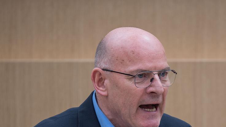 Landtagssitzung in Stuttgart       -  Verkehrsminister Winfried Hermann
