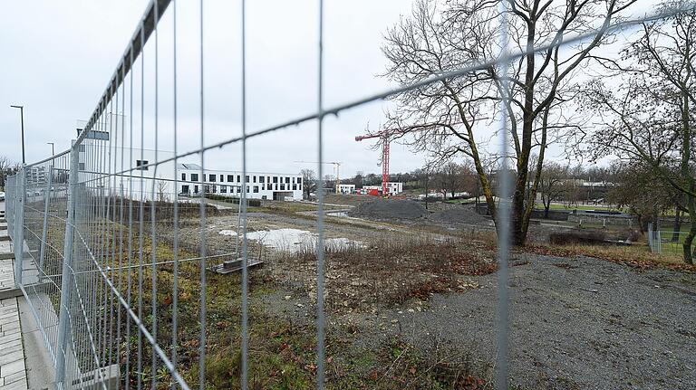 Hier soll der Sinnesgarten entstehen: zwischen Tower und Lab 27+, dort, wo während der Landesgartenschau die ehemalige US-Tankstelle gestanden hat.