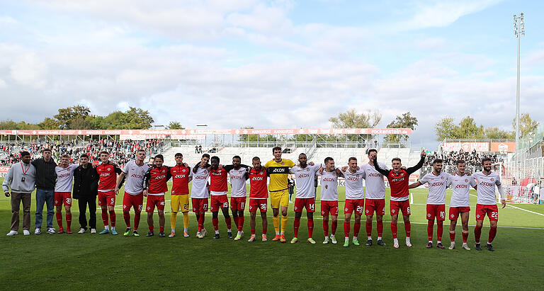 Auf dem Feld sorgen die Spieler der Würzburger Kickers derzeit für Begeisterung. Den Wunsch nach weiteren Spielern kann der Klub dem Trainer derzeit aber nicht erfüllen.