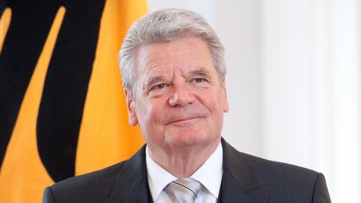 Olympia-Reise       -  Joachim Gauck ist der elfte Bundespräsident der Bundesrepublik Deutschland. Am 18. März 2012 wurde er mit großer Mehrheit gewählt. Der Parteilose wurde Nachfolger des am 17. Februar 2012 zurückgetretenen Christian Wullf. 
Gaucks Vorgänger im Amt des Bundespräsidenten waren ...