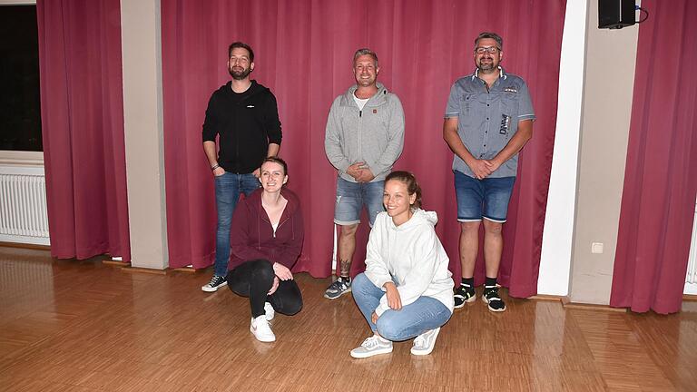 Unser Bild zeigt den neuen Vorstand des Faschingsvereins Lengfurter Schnagge (vorne von links): Elvira Magur, Franziska Reinstein; (hinten von links): Tobias Fischer, Karsten Steffen, Rudi Richter.