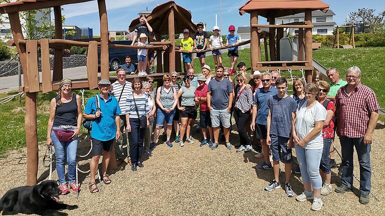 Start zur gemeinsamen Familienwanderung war der Spielplatz Leimengrube. Start zur gemeinsamen Familienwanderung war der Spielplatz Leimengrube.