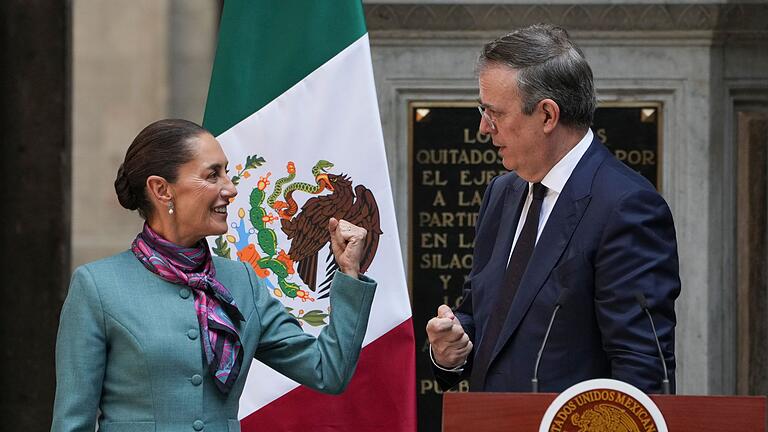 Mexikos Präsidentin Sheinbaum und Wirtschaftsminister Ebrard       -  Mexiko ist der wichtigste Handelspartner der USA. (Archivbild)