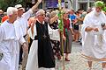 Bacchus, Abt Degen und Mundschenk (von rechts) beim Aufzug zum Zeiler Weinfest im Jahre 2018. In diesem Jahr könnte das Weinfest nach zweijähriger Pandemiepause wieder stattfinden.