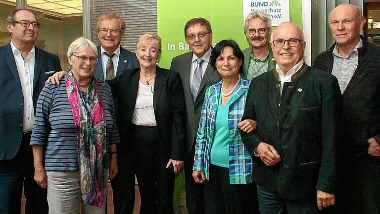 Jubiläum der IKT. Von links: Karl-Heinz Utschig, früherer Geschäftsführer der Würzburger Trinkwasserversorgung, Brigitte Muth-von-Hinten, IKT, Professor Hubert Weiger, Bund Naturschutz, alternative Nobelpreisträgerin Maude Barlow, Helmut Weiß, Christa Hecht, Geschäftsführerin von AöW in Berlin, Richard Mergner, Bund Naturschutz, Sebastian Schönauer, Landesvorsitzender IKT und Herman Hugel, Geschäftsführer IKT. Jubiläum der IKT. Von links: Karl-Heinz Utschig, früherer Geschäftsführer der Würzburger Trinkwasserversorgung, Brigitte Muth-von-Hinten, IKT, Professor Hubert Weiger, Bund Naturschutz, alternative Nobelpreisträgerin Maude Barlow, Helmut Weiß, Christa Hecht, Geschäftsführerin von AöW in Berlin, Richard Mergner, Bund Naturschutz, Sebastian Schönauer, Landesvorsitzender IKT und Herman Hugel, Geschäftsführer IKT.
