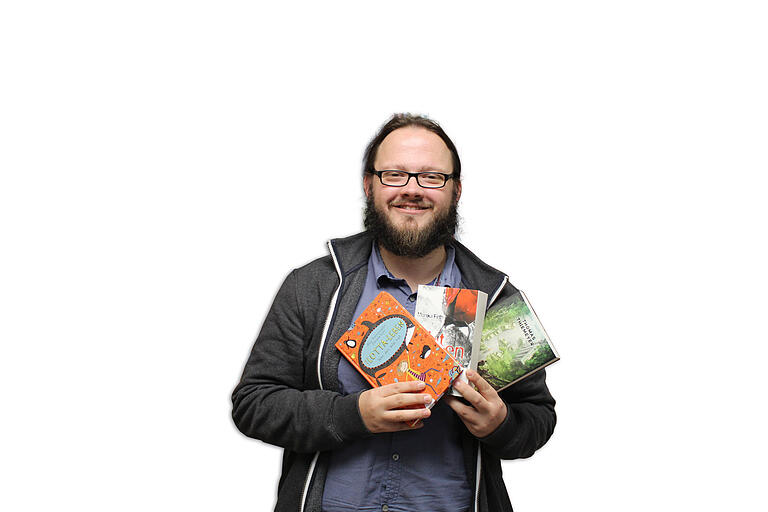 Patrick Seidler mit den Werken der drei nominierten Autoren. Patrick Seidler mit den Werken der drei nominierten Autoren.