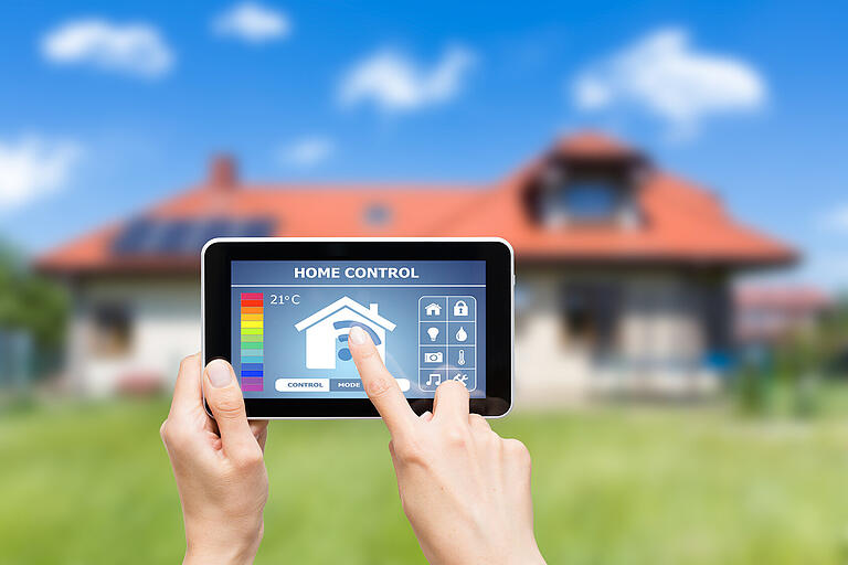 Das Thema 'Smart Home' ist in aller Munde und technische Realität. Per Tablet lassen sich möglichst viele Funktionen im Haus 'fernsteuern'. Das Thema 'Smart Home' ist in aller Munde und technische Realität. Per Tablet lassen sich möglichst viele Funktionen im Haus 'fernsteuern'.