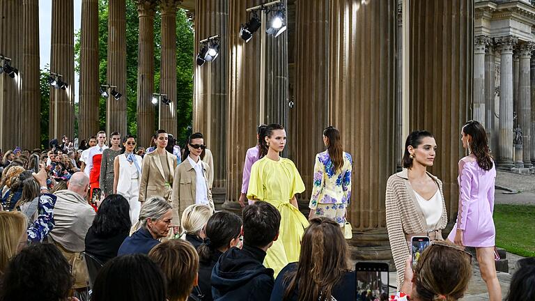 Berlin Fashion Week - Marc Cain       -  Models zeigen eine neue Kollektion vom Label Marc Cain.