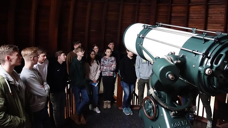 Die Celtis-Schüler bei der Exkursion. Die Celtis-Schüler bei der Exkursion.