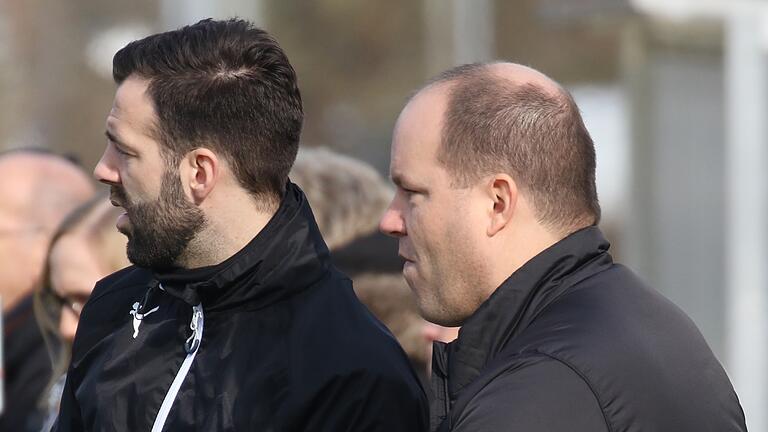 Die Zwei vom Bayernplatz: Tim Reiner (links) und Thomas Hofmann bilden seit Sommer 2018 ein Trainergespann bei Bayern Kitzingen. Die Zwei vom Bayernplatz: Tim Reiner (links) und Thomas Hofmann bilden seit Sommer 2018 ein Trainergespann bei Bayern Kitzingen.