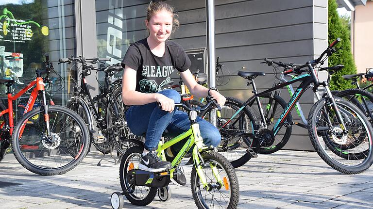 Auf allen Arten von Fahrrädern zu Hause: Linda Riedmann Auf allen Arten von Fahrrädern zu Hause: Linda Riedmann